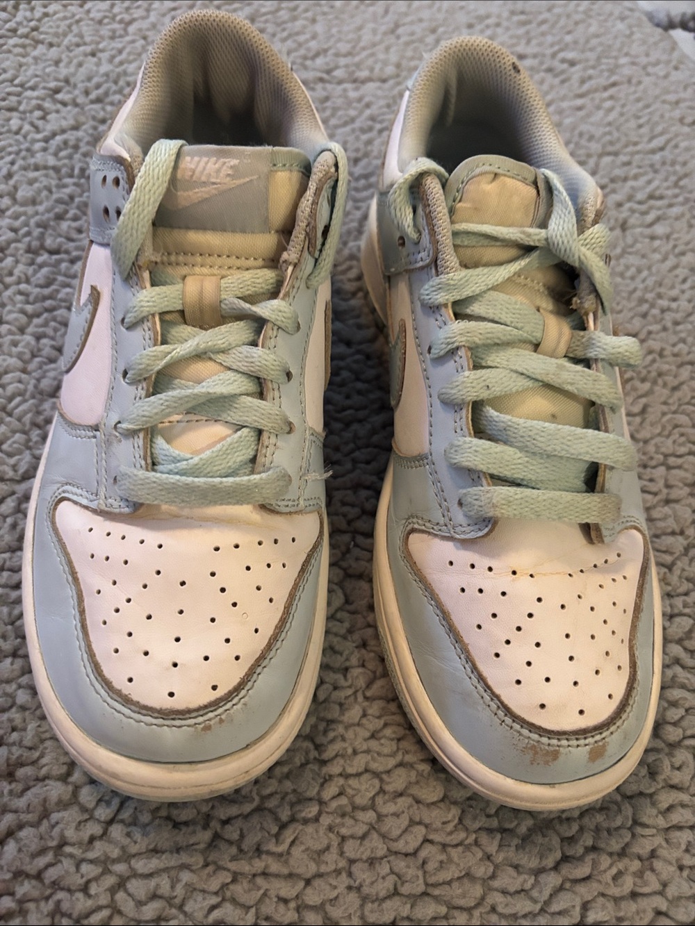 Nike Kids Low-Top Sneakers in Pastel Blue and White